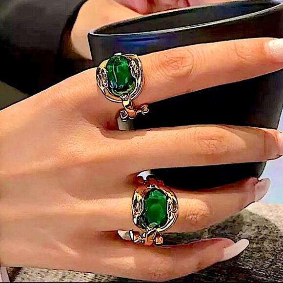 Gold 18k plated emerald green adjustable resizable ring - Picture 7 of 16